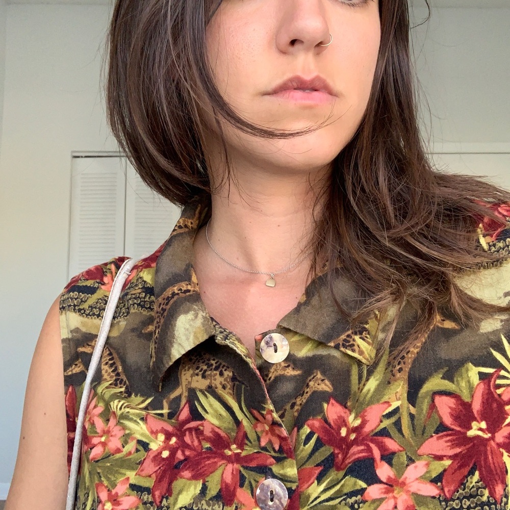 Vintage Giraffe Safari Sleeveless Button Down - Picture 4 of 8